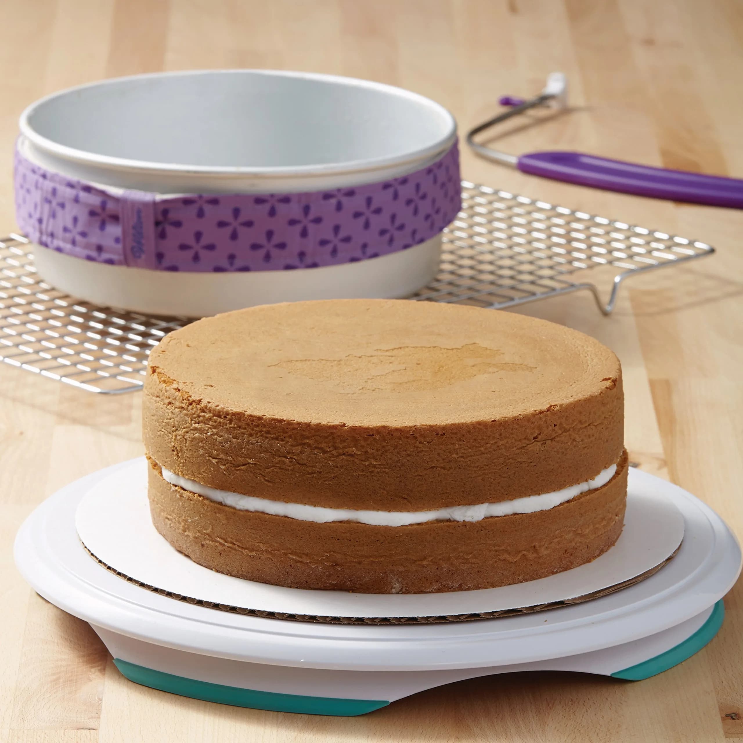 Wilton Performance Aluminum Round Cake Pan Set, 9 x 2 in (22.86 x 5.08 cm) | Even Heat Distribution for Professional Layers - view 2