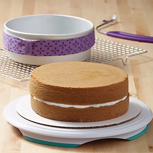 Wilton Performance Aluminum Round Cake Pan Set, 9 x 2 in (22.86 x 5.08 cm) | Even Heat Distribution for Professional Layers thumbnail 2