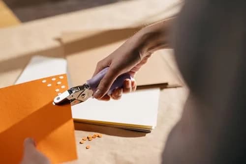 Fiskars 1/4" Circle Hand Hole Punch for Paper & Crafts, Lilac | Portable, Durable, Easy to Use thumbnail 4