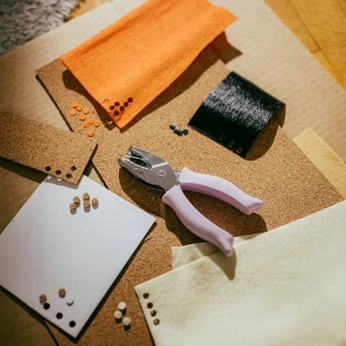 Fiskars 1/4" Circle Hand Hole Punch for Paper & Crafts, Lilac | Portable, Durable, Easy to Use thumbnail 5