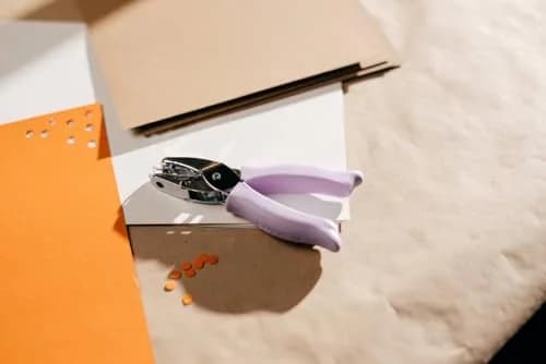 Fiskars 1/4" Circle Hand Hole Punch for Paper & Crafts, Lilac | Portable, Durable, Easy to Use thumbnail 3