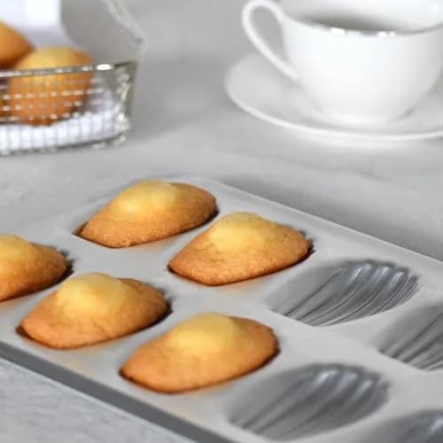 Gobel Madeleine Pan 12 Shells 15.6 x 7.9 in | Traditional Tin Plated Steel for Perfect Shell-Shaped Cakes thumbnail 4