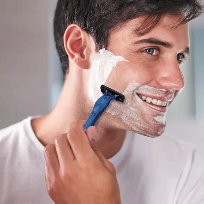 BIC Comfort 3 Advance Disposable Razors for Men | Close & Soothing Shave, 4 Pack thumbnail 2