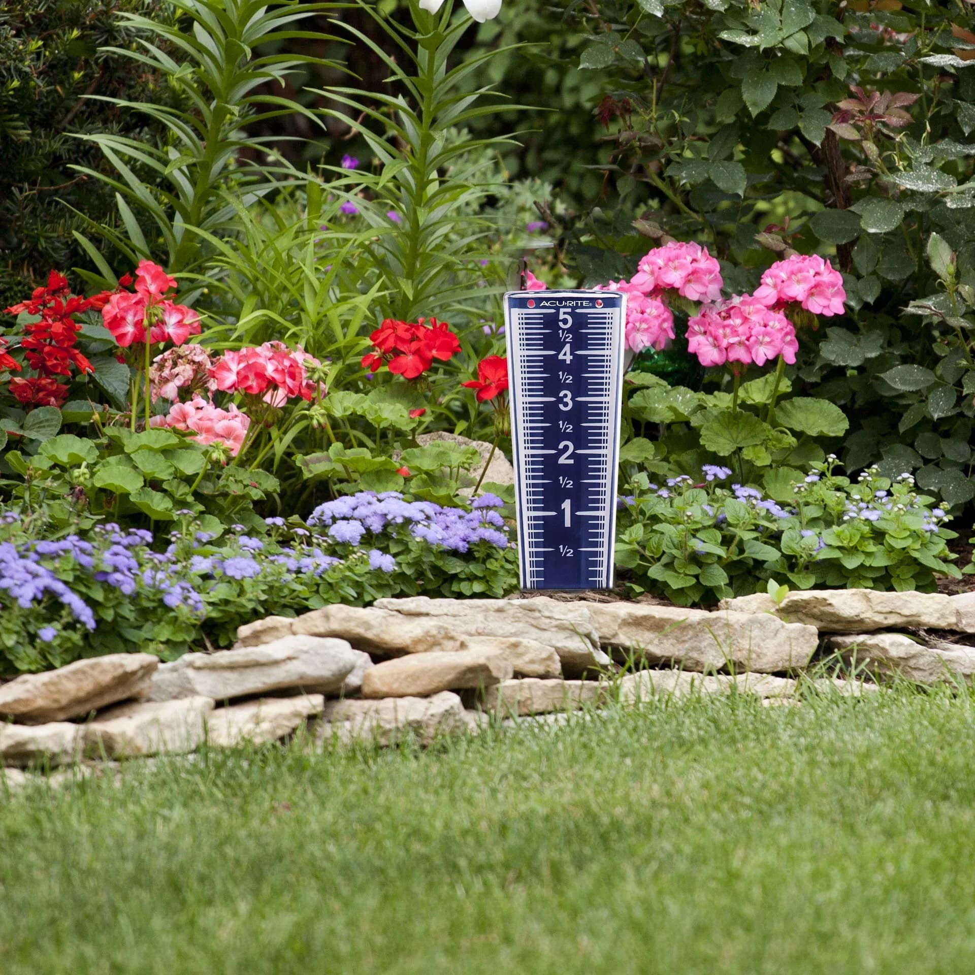 AcuRite Magnifying Rain Gauge 5" Capacity | Easy-to-Read Acrylic Outdoor Weather Measurement - view 6