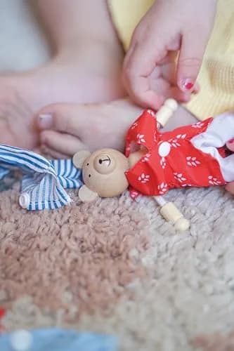 Goki Flexible Bears Benna & Bennoh Hand Puppets with Wardrobe 12 cm (4.7 inches) | Interactive Wooden Toy for Kids thumbnail 8