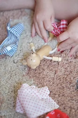 Goki Flexible Bears Benna & Bennoh Hand Puppets with Wardrobe 12 cm (4.7 inches) | Interactive Wooden Toy for Kids thumbnail 2