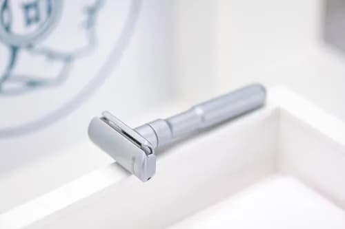 MERKUR FUTUR 700 Adjustable Double Edge Safety Razor - Matte Chrome, 13.5g (0.476 oz) | Precision German Engineering for a Custom Shave thumbnail 4