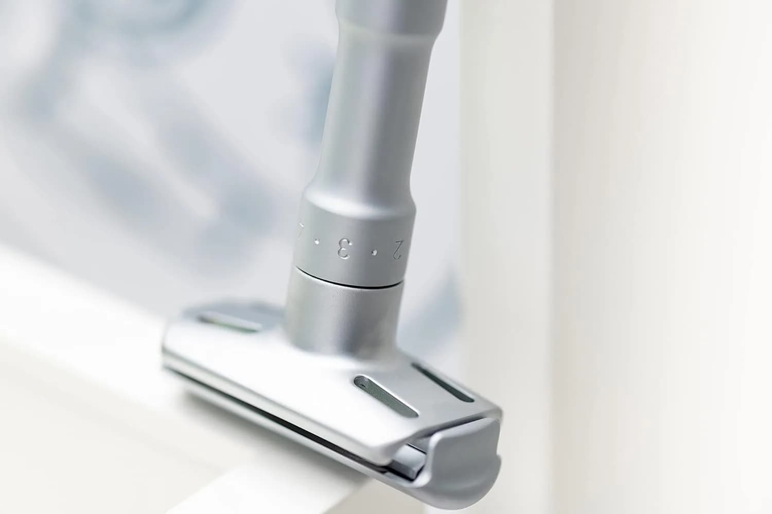MERKUR FUTUR 700 Adjustable Double Edge Safety Razor - Matte Chrome, 13.5g (0.476 oz) | Precision German Engineering for a Custom Shave - view 6