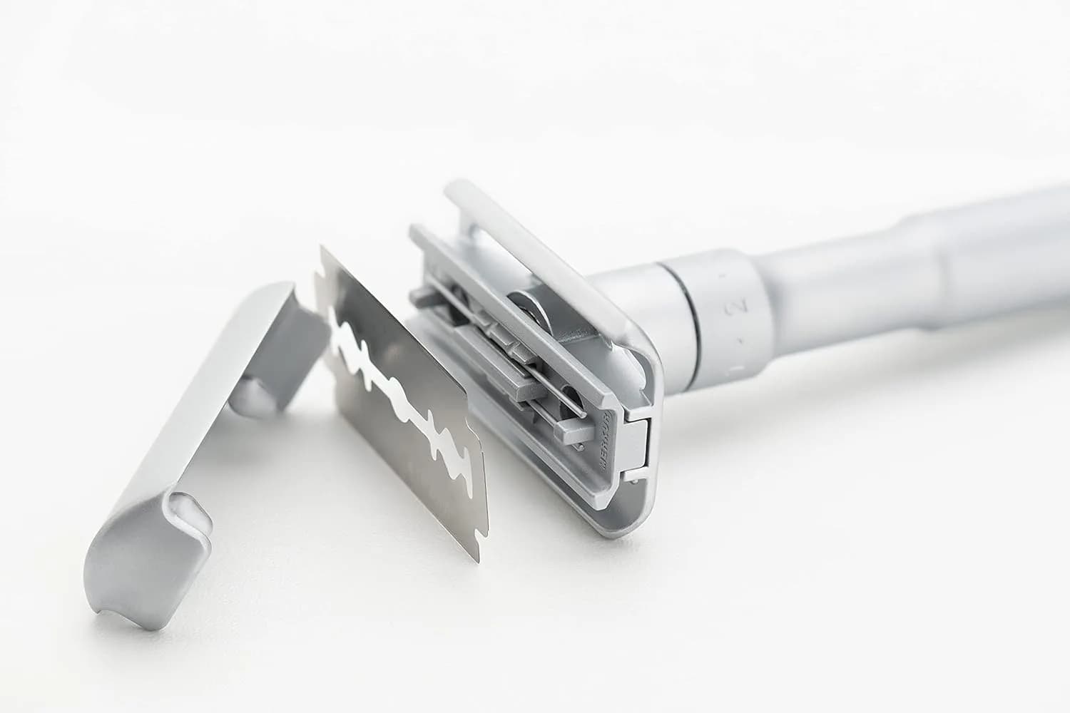 MERKUR FUTUR 700 Adjustable Double Edge Safety Razor - Matte Chrome, 13.5g (0.476 oz) | Precision German Engineering for a Custom Shave - view 2