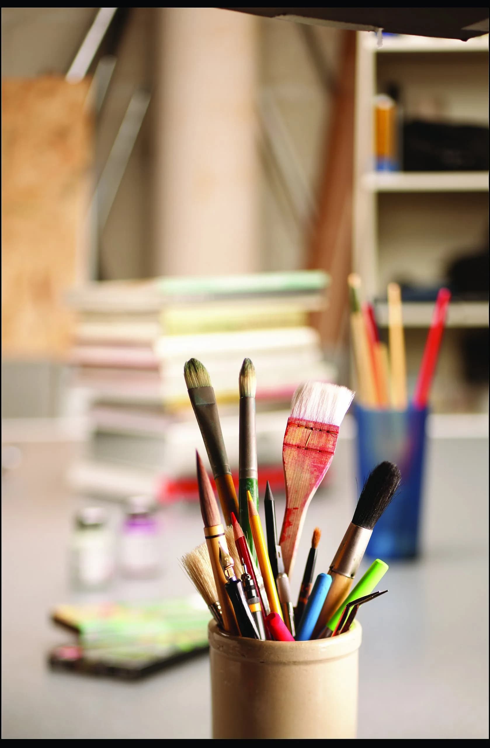 Krylon Kamar Satin Varnish Clear 11 oz (325 ml) | Protects Art from Yellowing - view 2