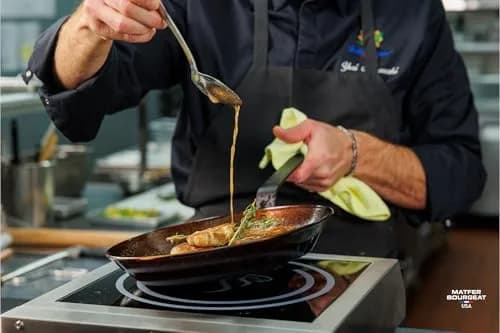Matfer Bourgeat Black Carbon Steel Frying Pan 9 3/8" | High-Heat, Versatile, Made in France thumbnail 8