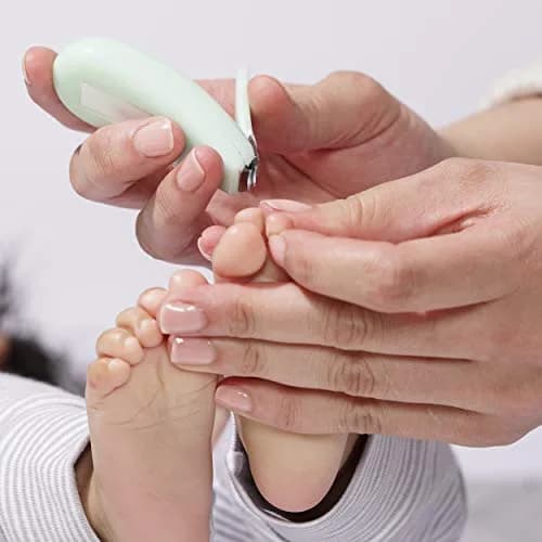 Tweezerman Baby Nail Clipper with Bear File, Green, 1 EA | Safe & Gentle for Tiny Fingers thumbnail 2