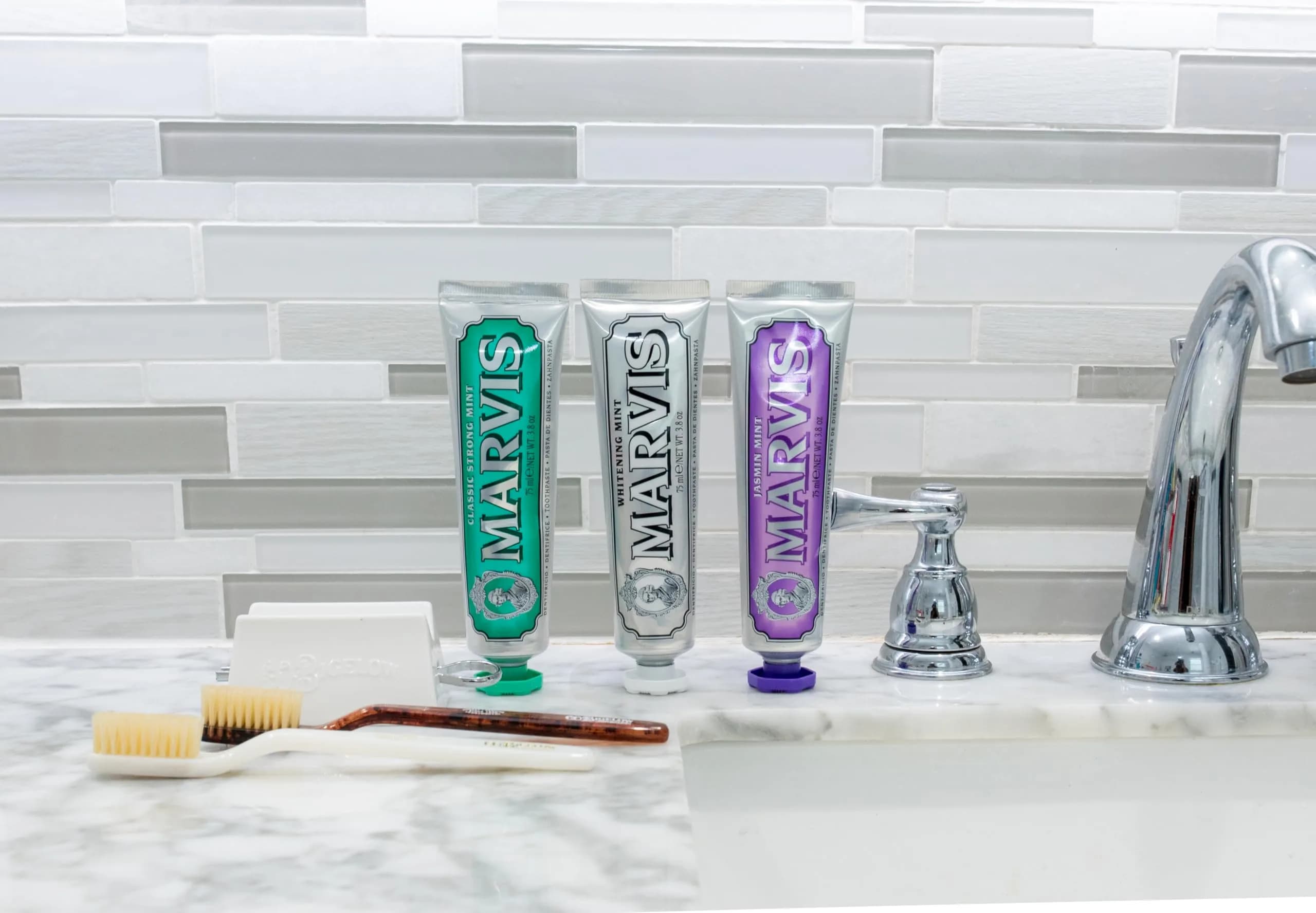 Marvis Whitening Mint Toothpaste, 3.8 oz (108 g) | Luxury Italian Whitening Toothpaste for a Brighter Smile - view 6