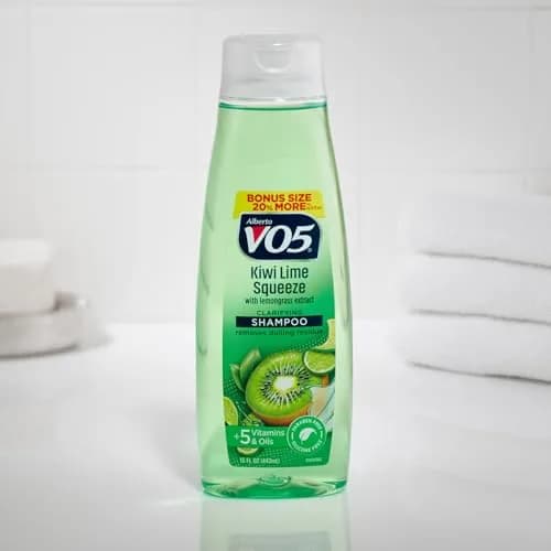 VO5 Kiwi Lime Squeeze Clarifying Shampoo - 443ml (15 fl oz) | Hydrates and Clarifies Hair thumbnail 2