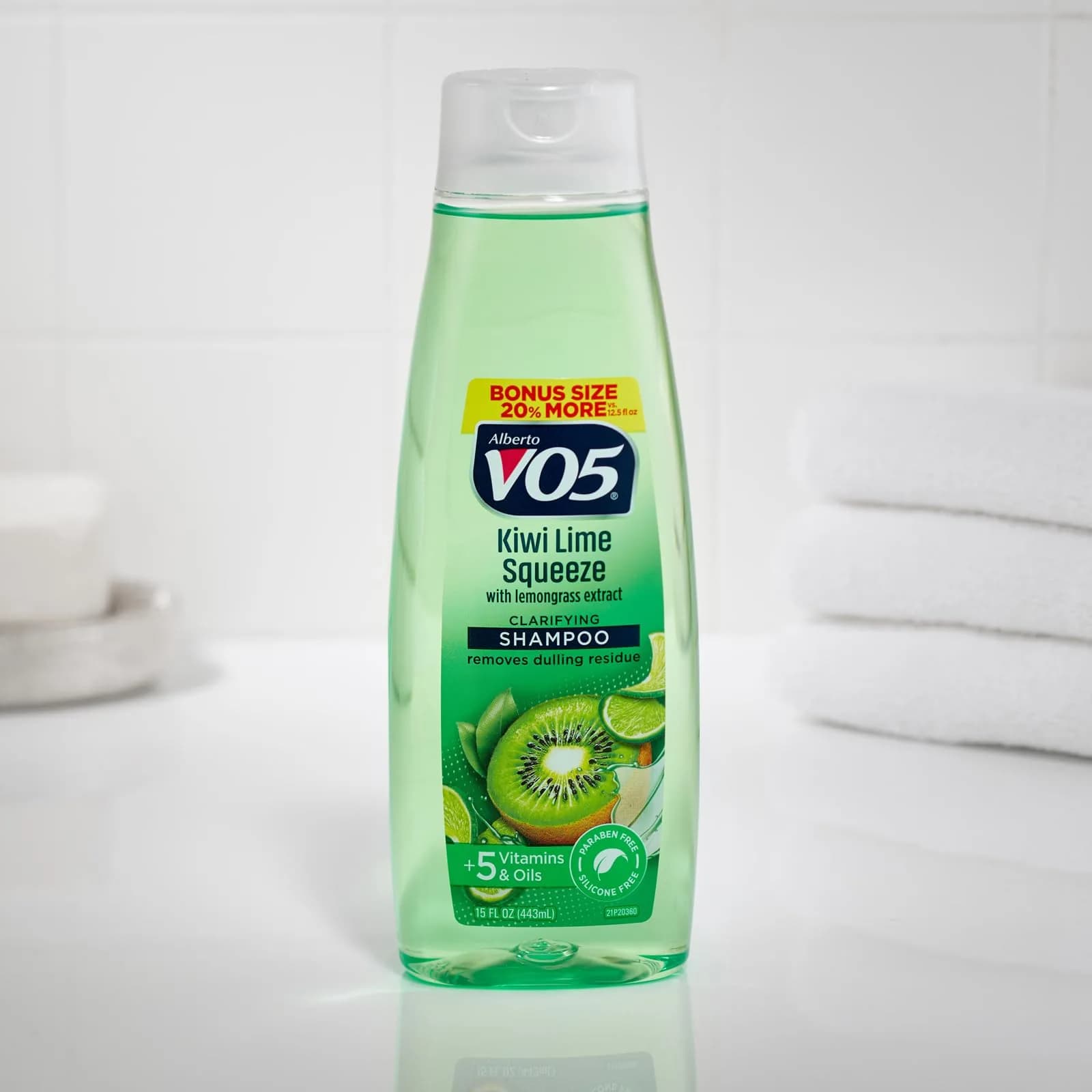 VO5 Kiwi Lime Squeeze Clarifying Shampoo - 443ml (15 fl oz) | Hydrates and Clarifies Hair - view 2