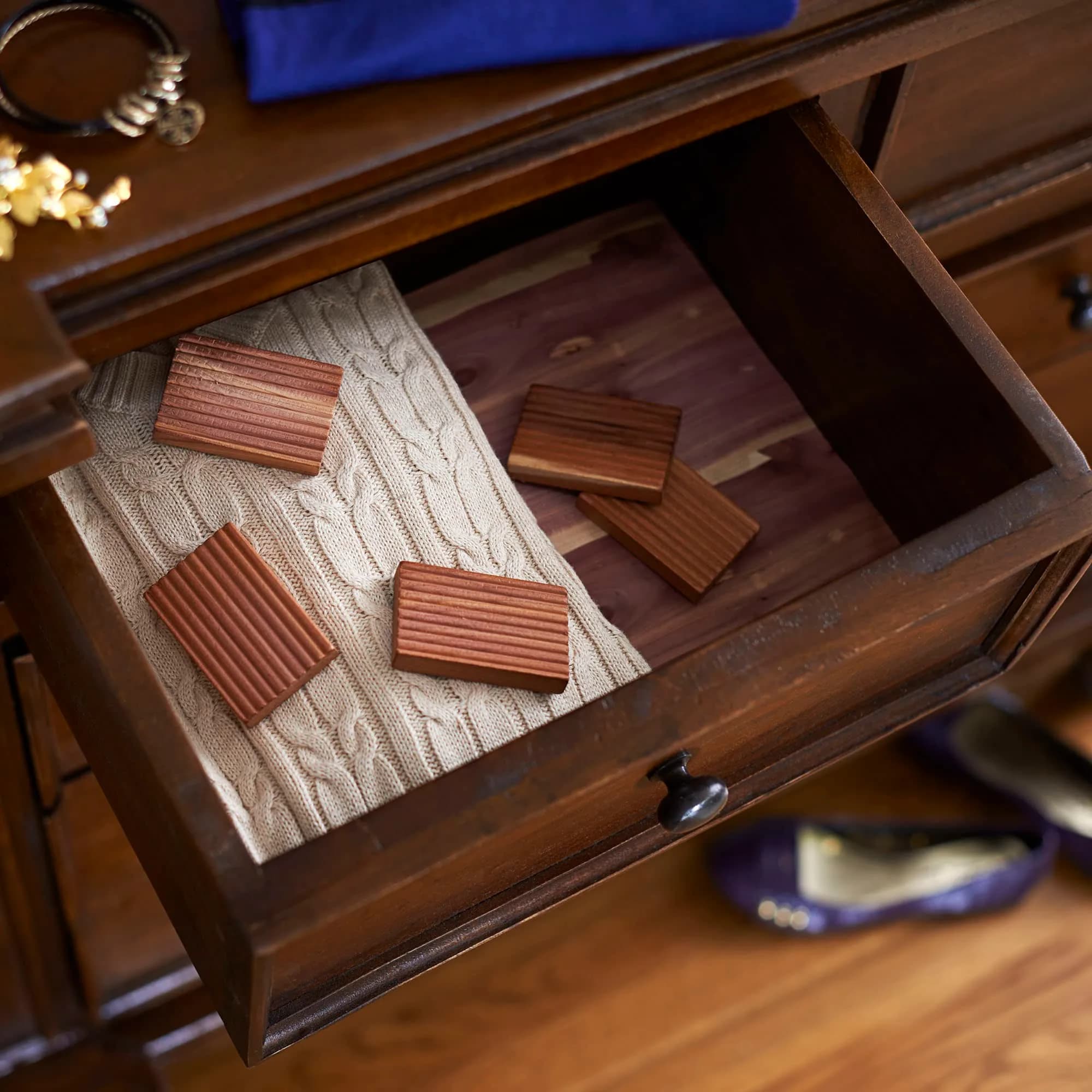 Household Essentials 4-Piece Cedar Fresh Cedar Blocks, Milled Sides for Potency thumbnail 2