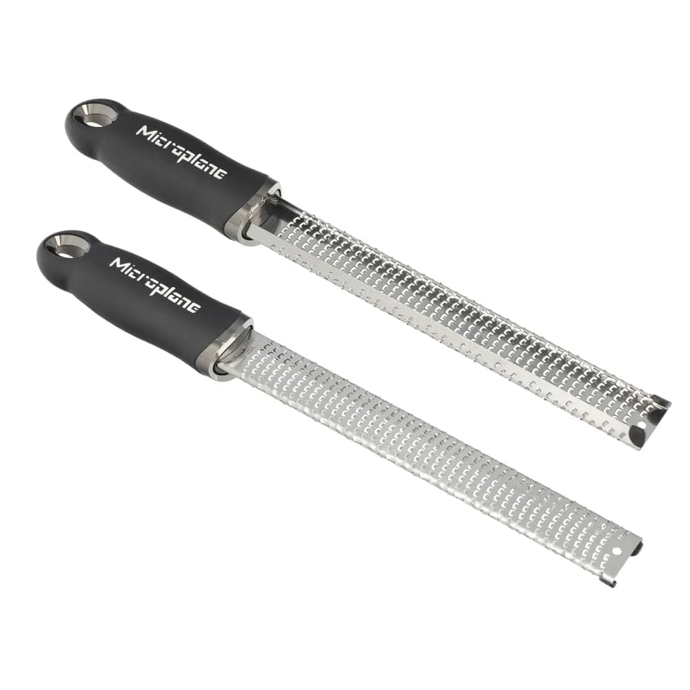 Microplane Premium Classic Series Zester Grater 110g (3.9oz) | Ultra-Sharp Stainless Steel Blades for Citrus, Cheese, Ginger — Black