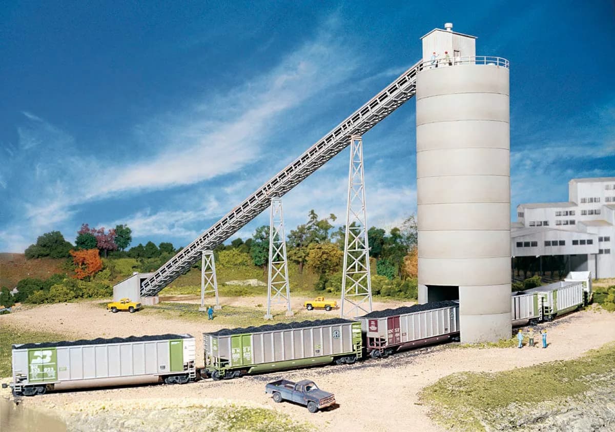 Walthers Cornerstone N Scale Modern 3-Stall Roundhouse 27.4cm | Modular, Compact & Authentic (70-120 chars) — 1:160