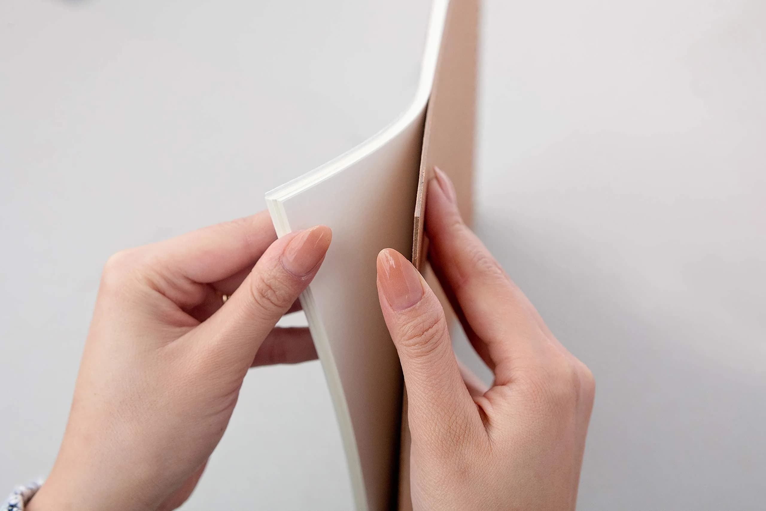 Strathmore 300 Series Vellum Bristol Paper Pad, 14x17 Inches, White, Tape Bound, 20 Sheets (270gsm) - view 3