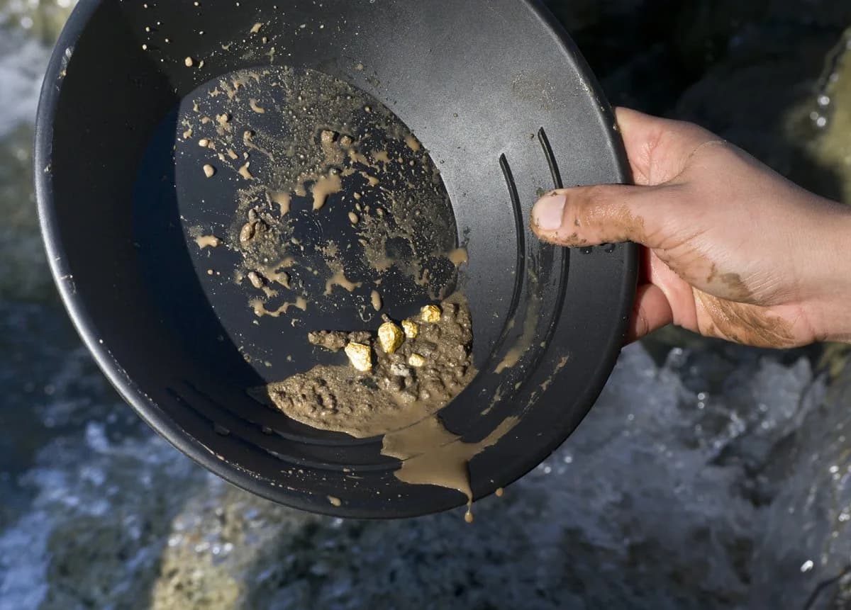 SE 10” Black Plastic Gold Pan with Riffles | Lightweight Prospecting Tool - view 2