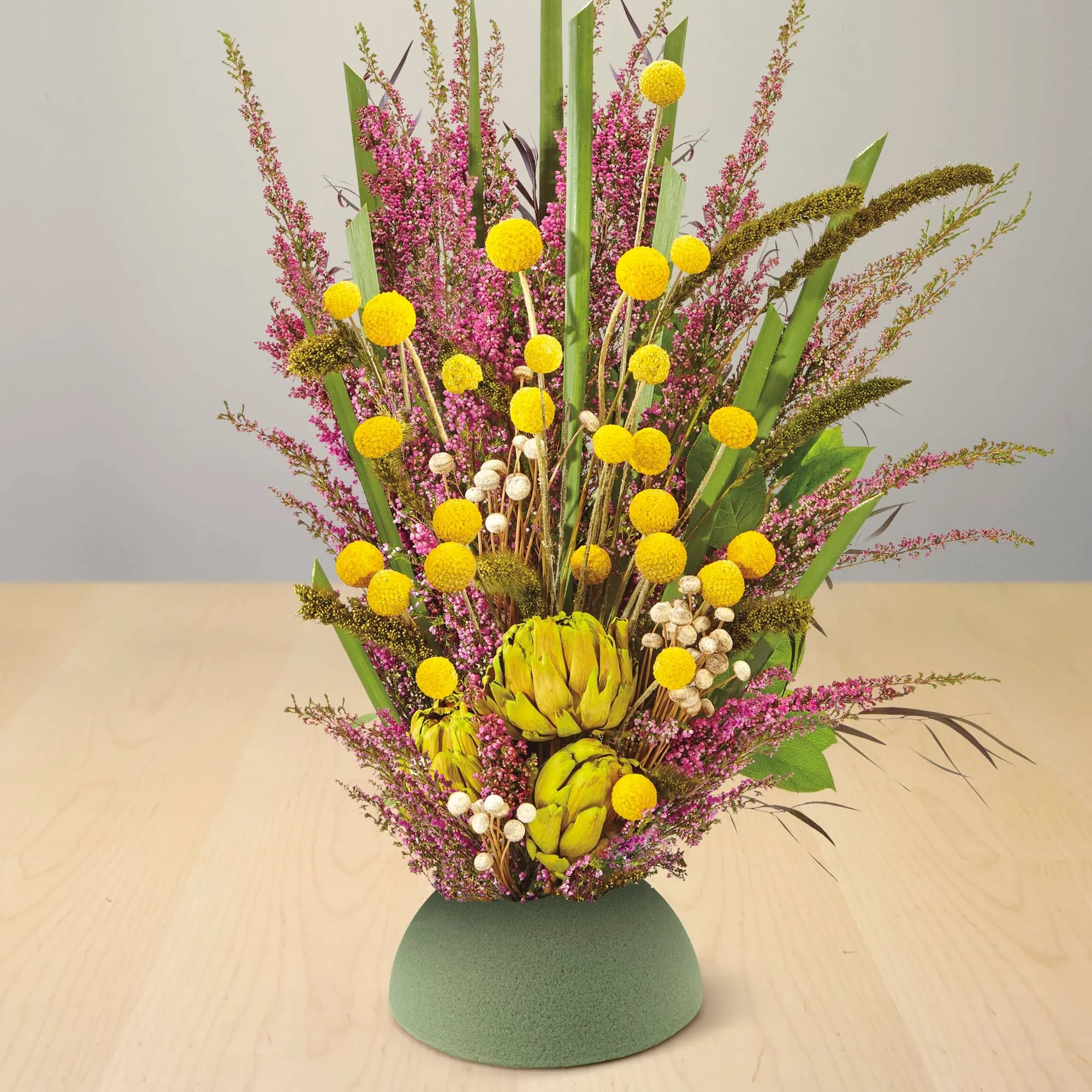FloraCraft Floral Desert DryFōM Half Ball 10 cm x 20 cm (3.8 Inch x 7.8 Inch) | Lightweight Foam for Dried & Silk Flowers - view 5