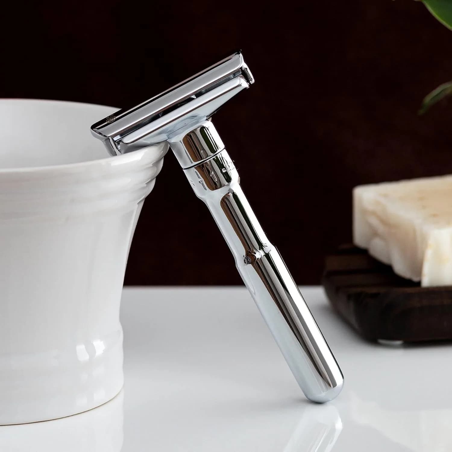 MERKUR FUTUR 701 Adjustable Double Edge Safety Razor - Bright Chrome | 122g (4.3 oz) | Precision German Engineering - view 9