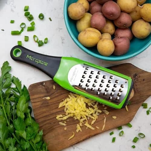 Microplane Artisan Series Extra Coarse Grater – Green | 26 cm (10.25 in) | Ideal for Semi-Soft Cheese, Potatoes, Zucchini thumbnail 2