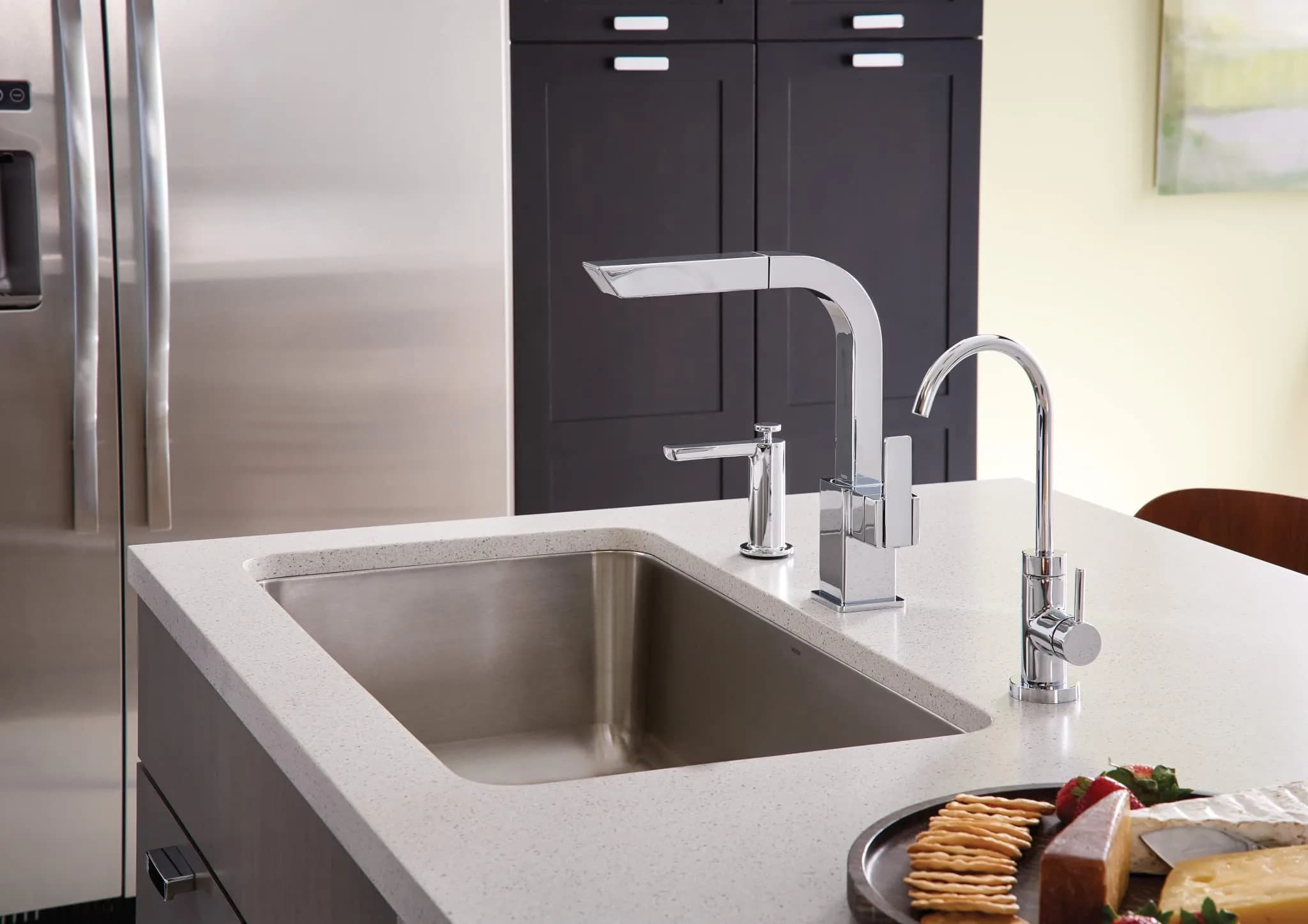 Moen 90 Degree Cabinet Knobs and Drawer Pulls, Chrome, 2.15 cm (0.85 in) Width | Concealed Screw Mounting - view 7