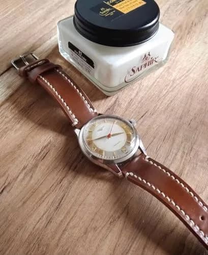 Saphir Medaille d’Or Cordovan Cream - Natural Wax Polish for Leather Shoes & Boots - Black | High-End Leather Care thumbnail 9