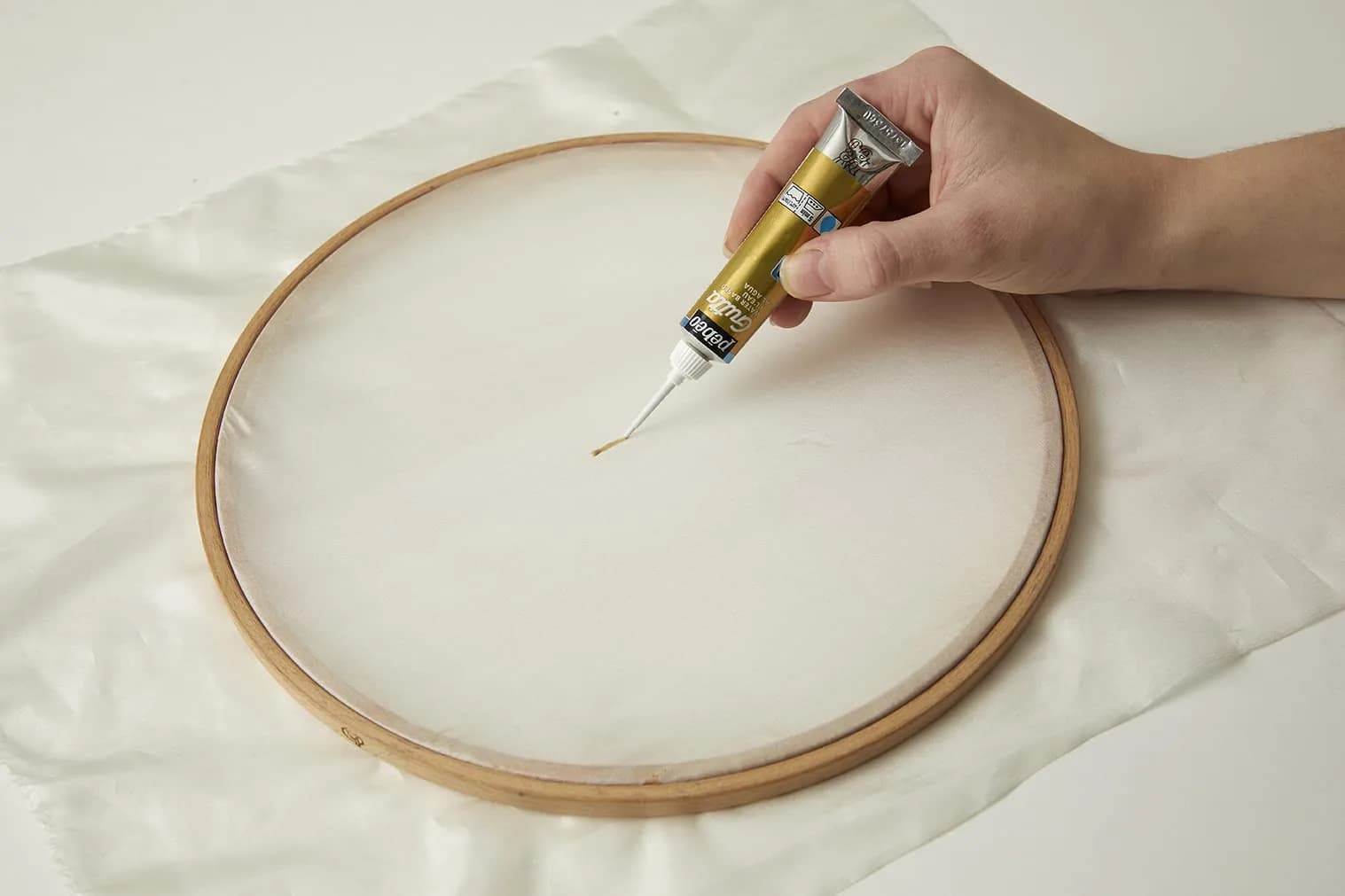 PEBEO Setasilk Gold Silk Painting Gutta 20ml (0.67 Fl Oz) | Water-Based Outline Paste for Fabric Art - view 4