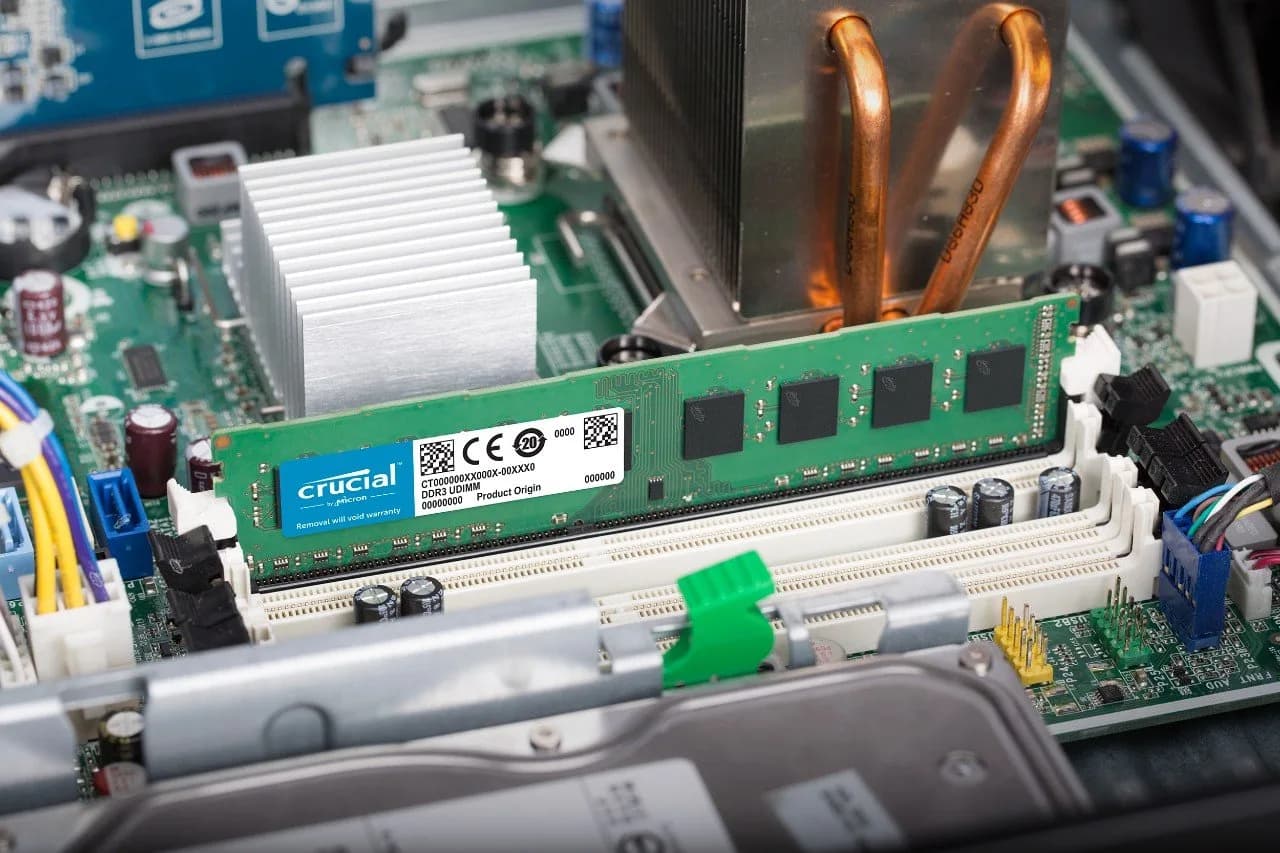 Crucial RAM 8GB Kit (2x4GB) DDR3 1600 MHz CL11 Desktop Memory CT2K51264BD160B | Upgrade PC Responsiveness - view 3