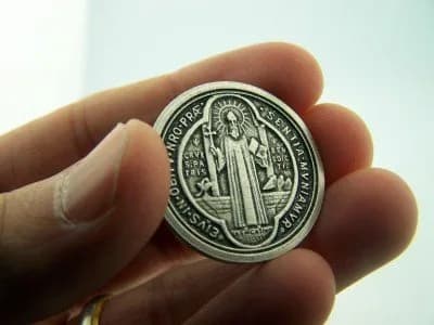 WJH Silver Tone Saint Benedict of Nursia Pocket Prayer Token Medal, 1 1/8 Inch | Religious Reminder thumbnail 3