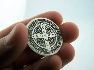 WJH Silver Tone Saint Benedict of Nursia Pocket Prayer Token Medal, 1 1/8 Inch | Religious Reminder thumbnail 6