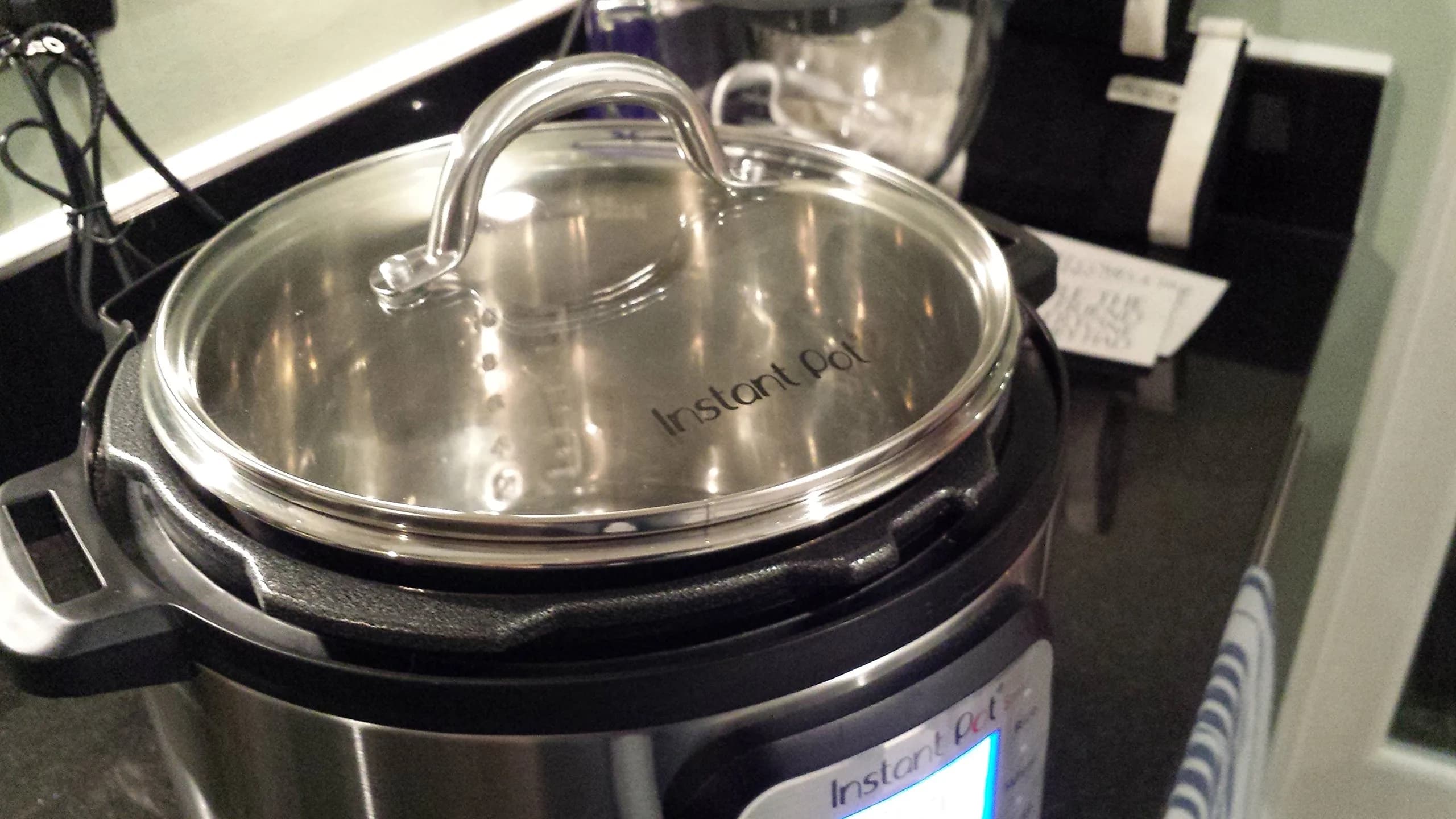 Instant Pot Tempered Glass Lid 6 Qt (15.1 L) with Stainless Steel Handle | Oven-Safe Cookware Accessory - view 2