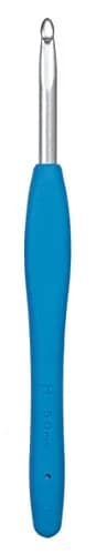 Clover Amour Crochet Hook Size H 5.0mm Deep Blue | Ergonomic Handle for Comfortable Crocheting thumbnail 3