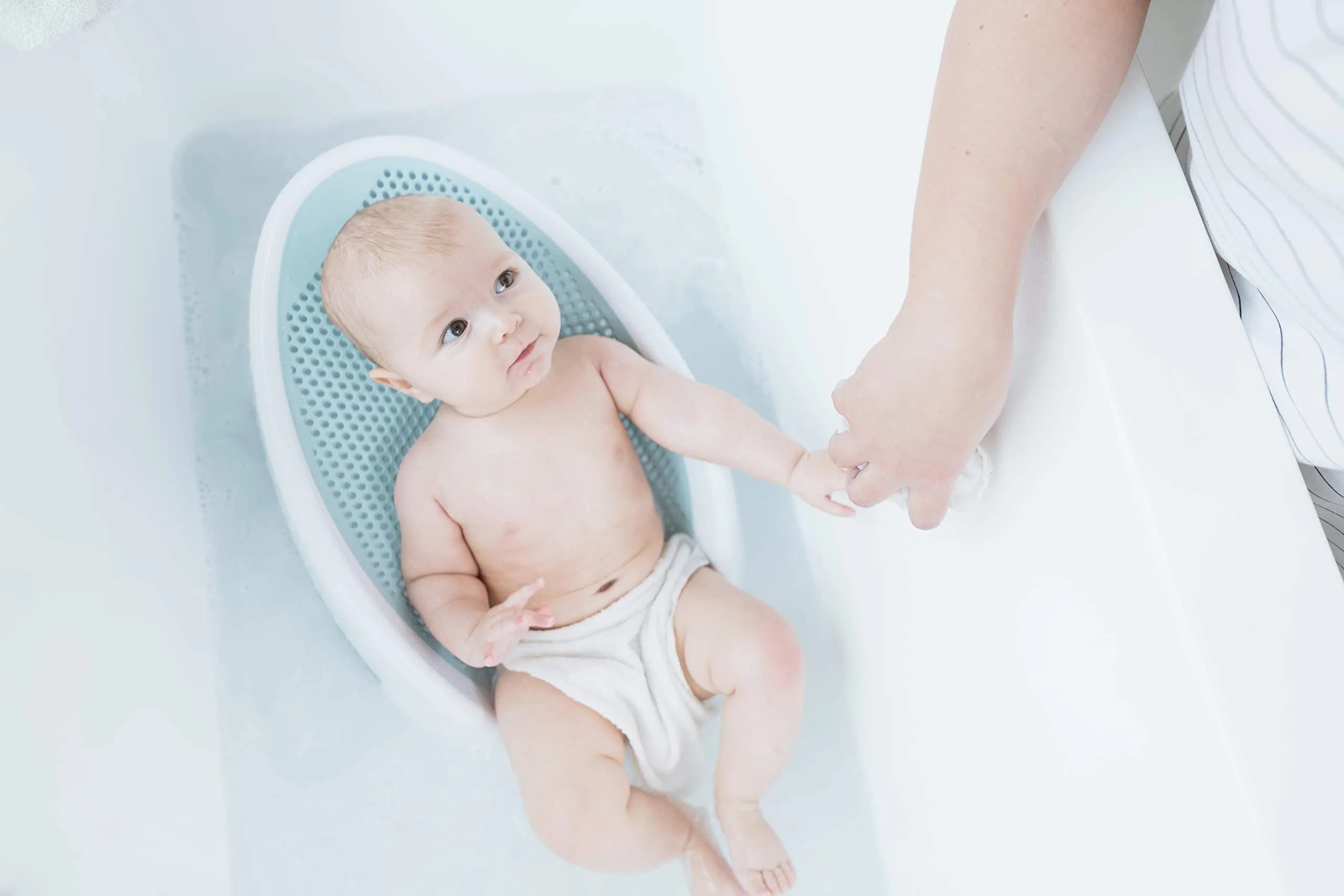 Angelcare Soft-Touch Baby Bath Support & Rinser Bundle, Aqua 0.75 kg (1.65 lb) | Ergonomic Design for Newborns - view 6