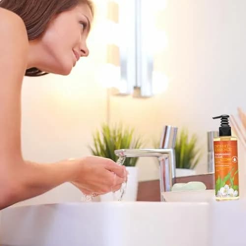 Desert Essence Thoroughly Clean Sea Kelp Face Wash 250ml (8.5 Fl Oz) | Gentle Daily Formula with Tea Tree Oil thumbnail 3