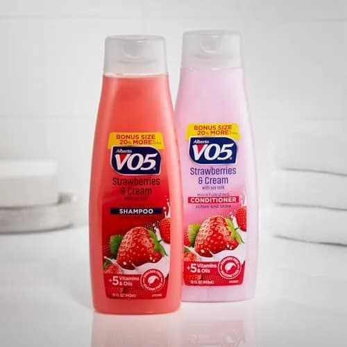 Alberto VO5 Moisture Milks Moisturizing Shampoo - Strawberries & Cream Scent, 443ml (15 fl oz) | Hydrating Shampoo with Soy Milk thumbnail 3