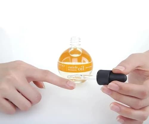 Cuccio Naturale Milk & Honey Revitalizing Cuticle Oil 68ml (2.30 Fl Oz) | Fast-Absorbing Hydration for Dry, Damaged Nails thumbnail 7