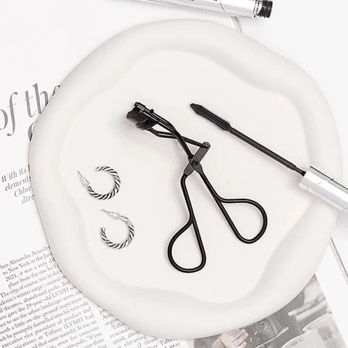 Truyu Black Eyelash Curler with 2 Silicone Replacement Pads | No Pinching, Longer Looking Lashes thumbnail 5