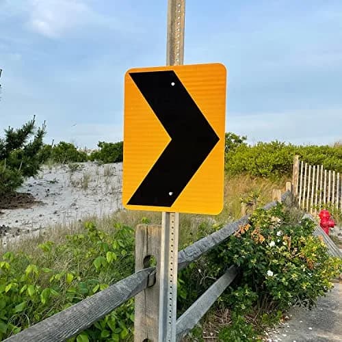 SmartSign Chevron Alignment - Right MUTCD Sign 18" x 24" Aluminum | MUTCD Compliant Reflective Sign thumbnail 3