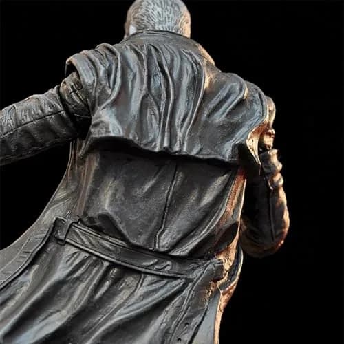 Diamond Select Toys Sin City Marv Action Figure 17.78 cm (7 inches) | Fully Poseable Collector's Item thumbnail 4