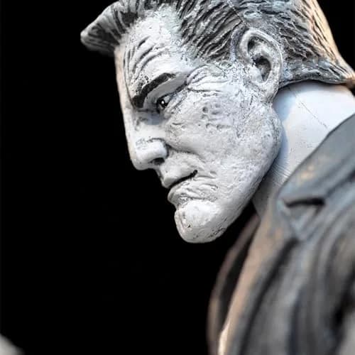 Diamond Select Toys Sin City Marv Action Figure 17.78 cm (7 inches) | Fully Poseable Collector's Item thumbnail 6