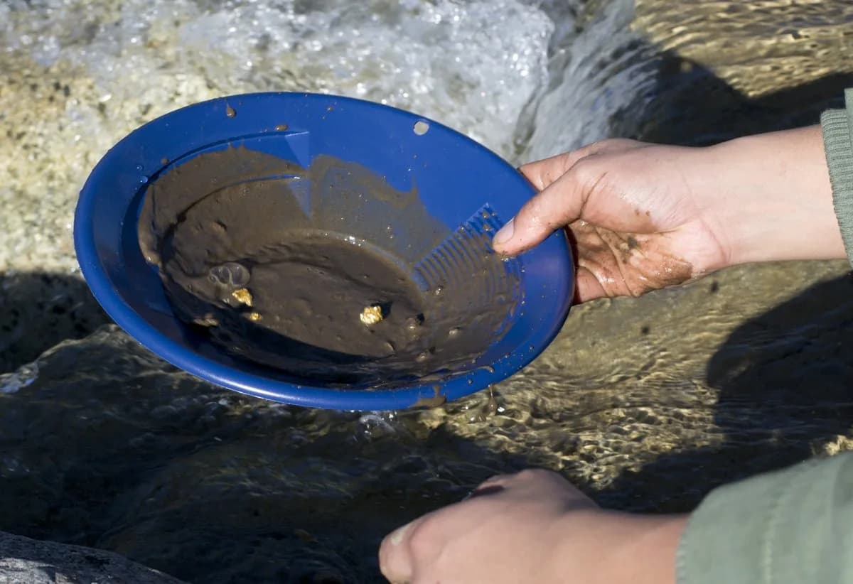 SE 10 Inch Blue Plastic Gold Panning Pan with Dual Riffles | Lightweight & Durable - view 2