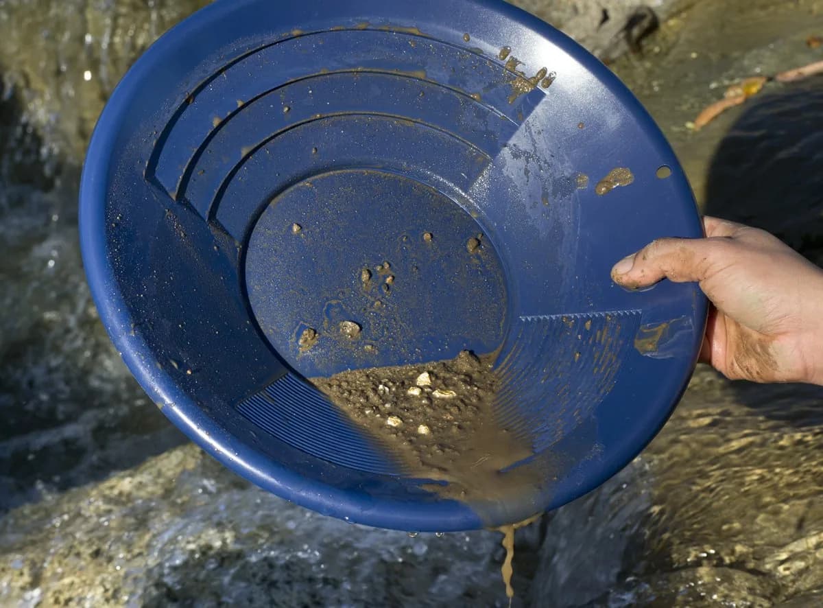 SE 12 Inch Blue Plastic Gold Panning Pan with Dual Riffles | Lightweight Prospecting Tool - view 2