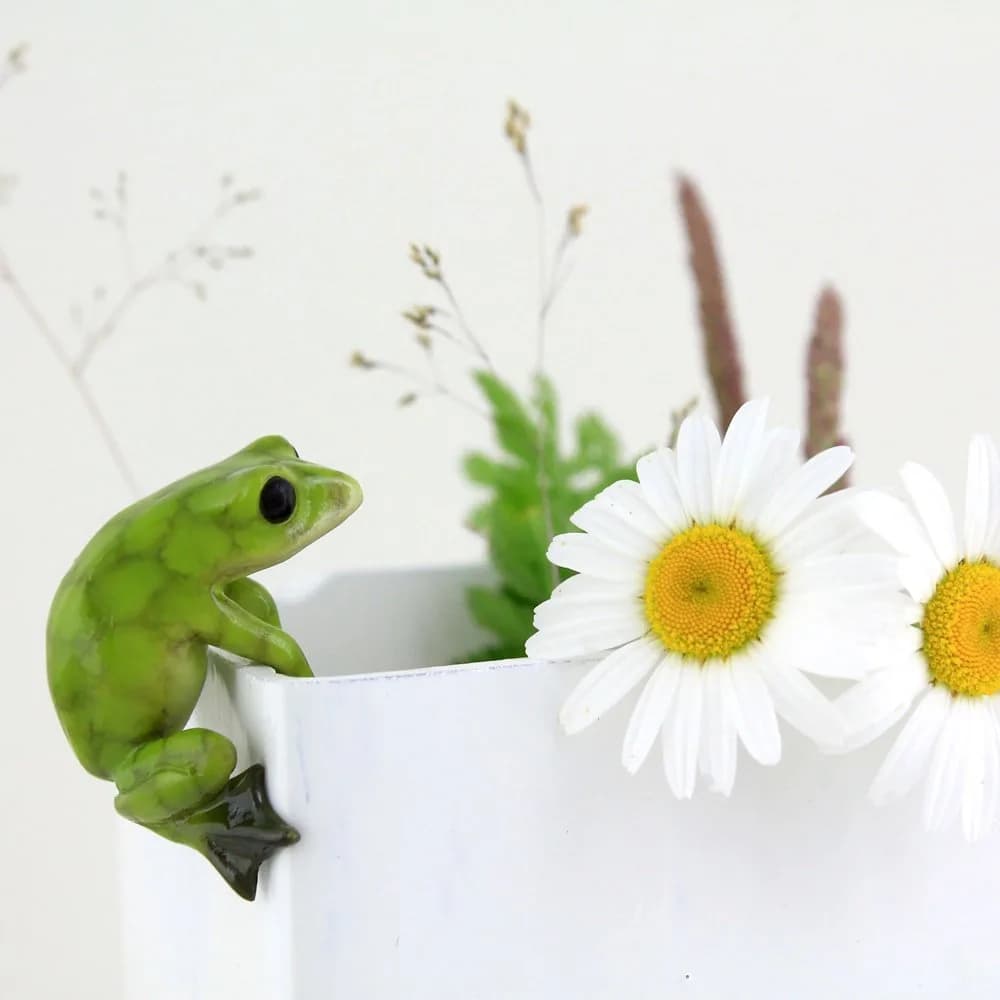 Top Collection Miniature Fairy Garden and Terrarium Frog Flower Pot and Vase Hugger, Mini | Hand-Painted Resin Fairy Figurine, 1.5"