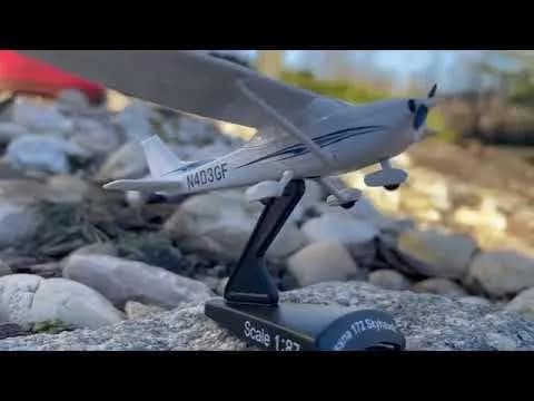 Postage Stamp Cessna 172 Skyhawk 1:87 Scale Diecast Model Airplane | Officially Licensed Collectible with Display Stand thumbnail 2