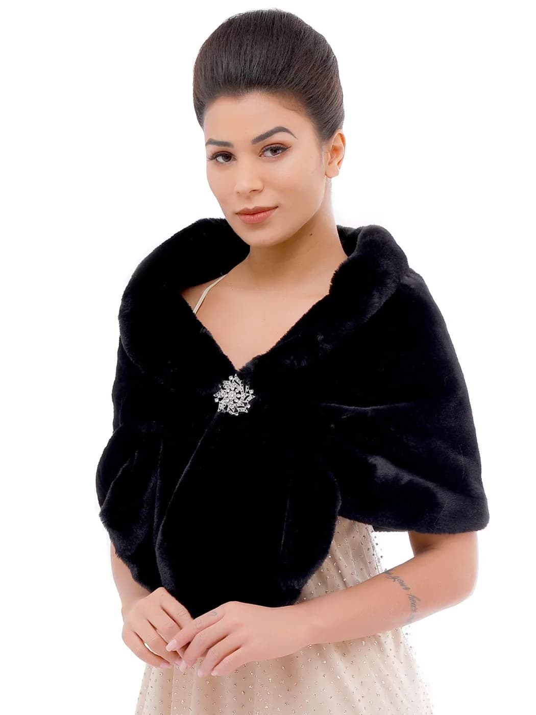 Aukmla Women's Wedding Fur Wraps and Shawls Bridal Fur Stoles Scarf with Rhinestones Brooch for Bride and Bridesmaids (Black, US 4-14 (S-M)) | Elegant Bridal Fur Wrap