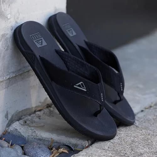 Reef Phantoms Mens Beach Flip Flop Water Friendly Supportive Molded Footbed Brown 9 thumbnail 3