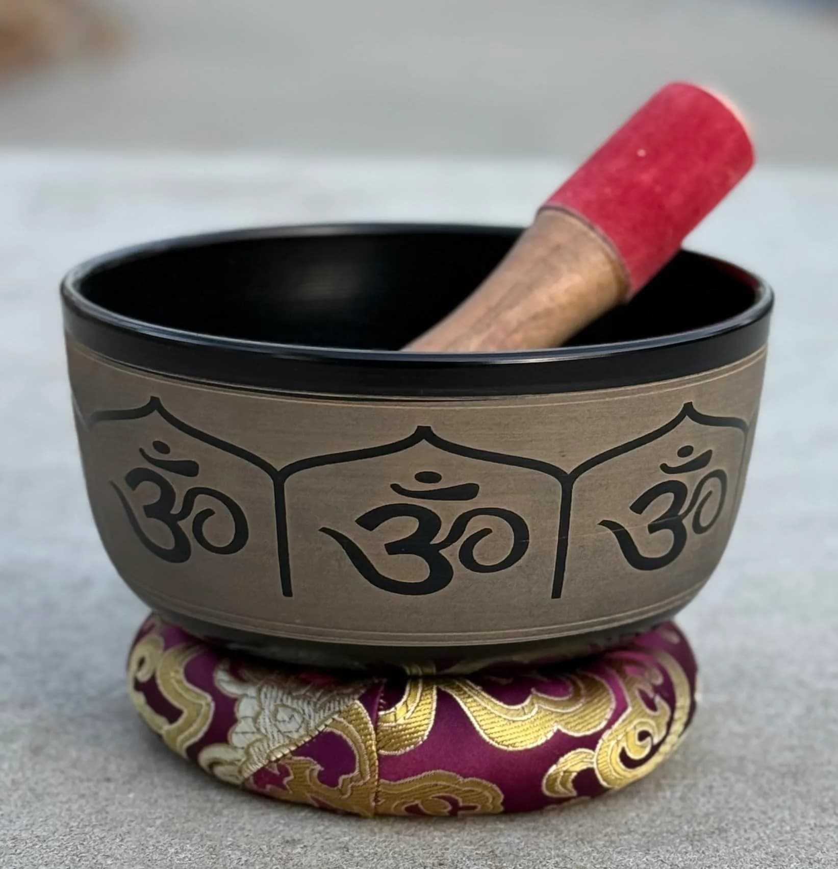 DharmaObjects Yoga Meditation 6 Inches OM Mantra Singing Bowl/Pad/Mallet Gift Set (Black) | Deep Relaxation & Chakra Balance